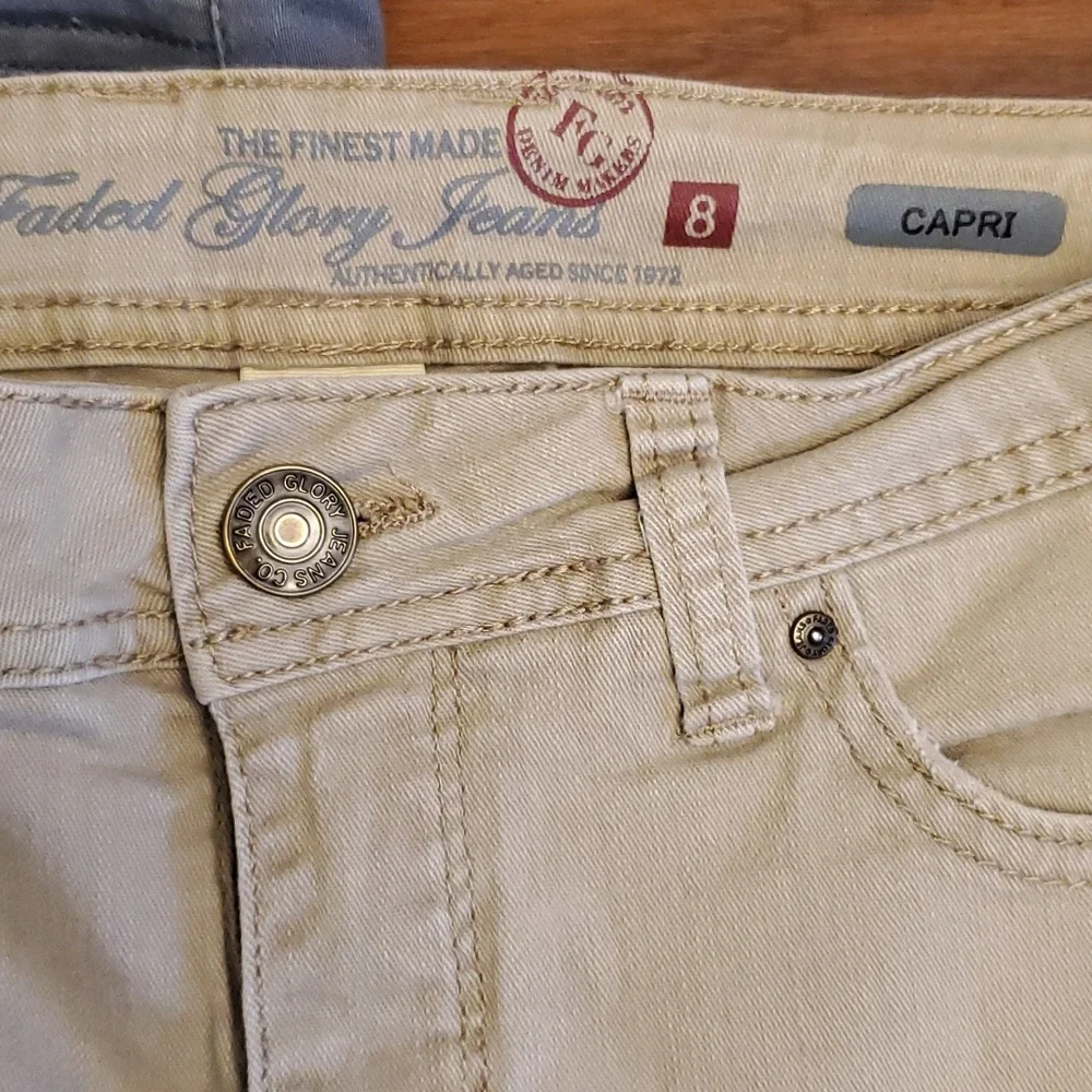 3 pair capris - Picture 3 of 4